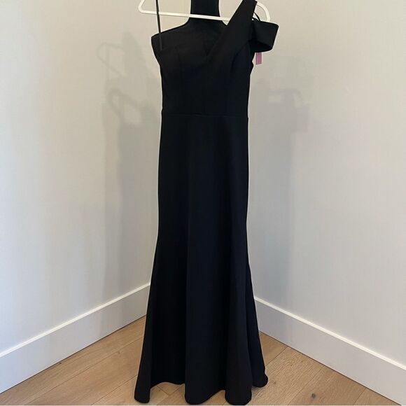 AQUA
One-Shoulder Ruffled Gown - Picture 5 of 9